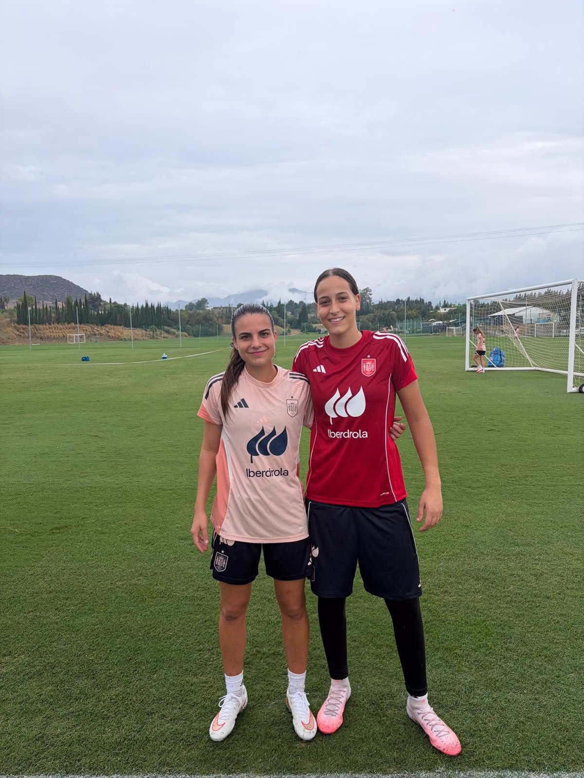 Rocío Pardo i Claudia Tendillo amb la selecció espanyola sub-17 a Màlaga